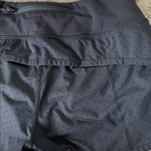 Lululemon Black Perforated Speed Shorts 2.5" - Picture 2 of 3